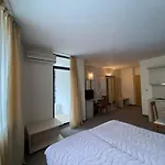 Avalon D202 Private Sunny 아파트