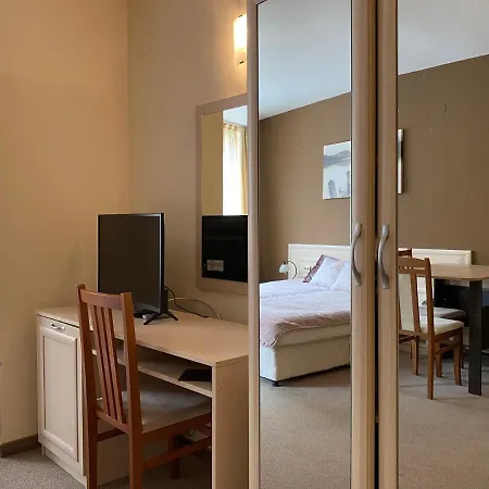 Avalon D202 Private Sunny Slantchev Briag